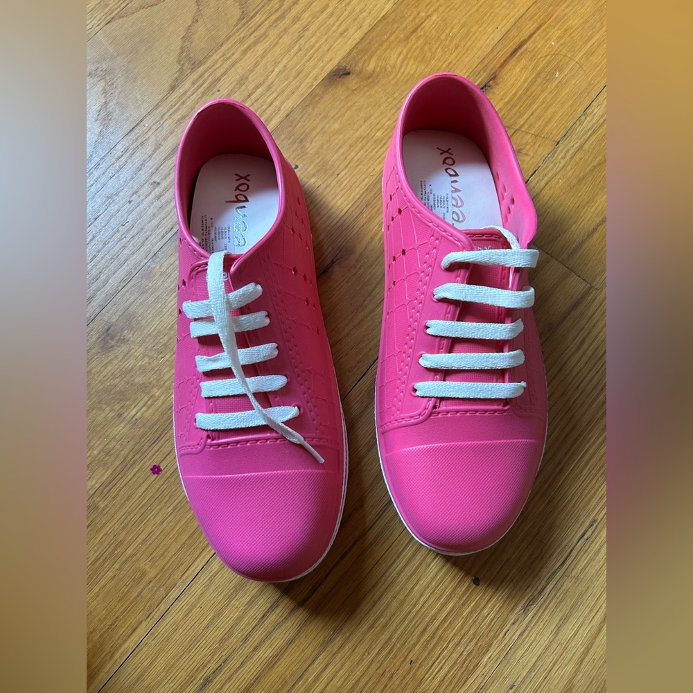 Greenbox Vibrant Pink Sneakers US 9 Mex 26 Synthetic Uppers Waterproof NEW